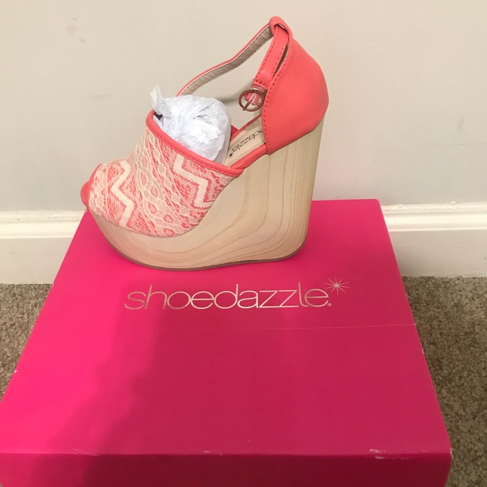 😍please make me taller wedges size 6.5